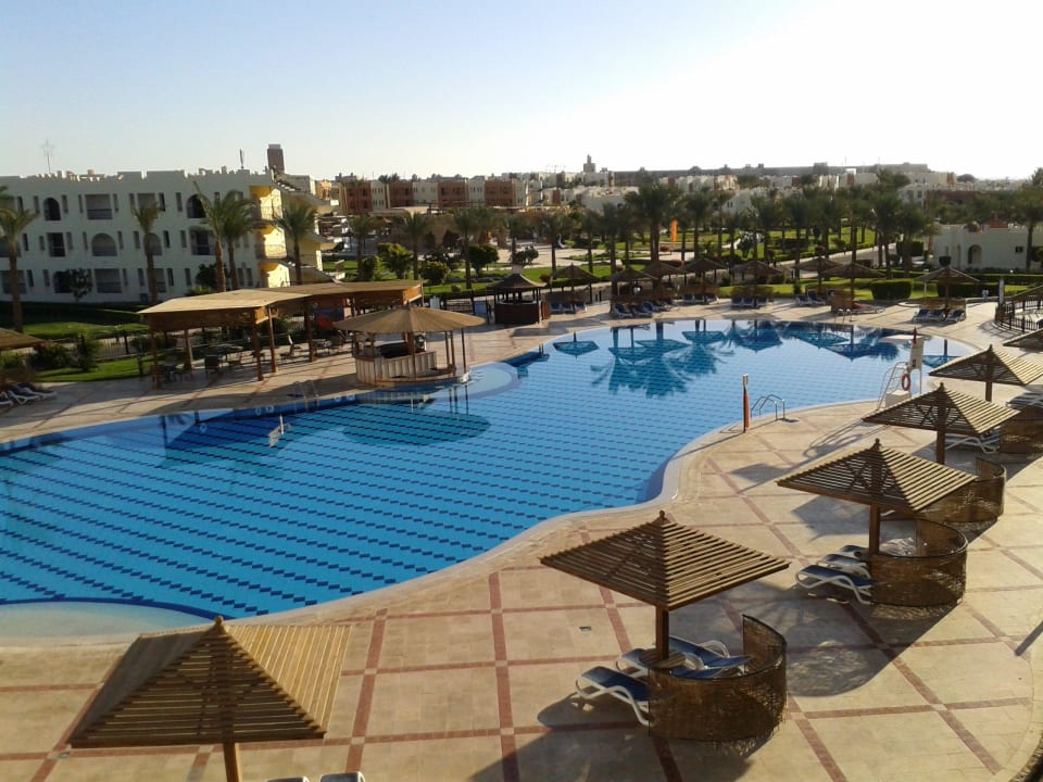 Familienpool beheizt mit Bar SUNRISE Royal Makadi Resort