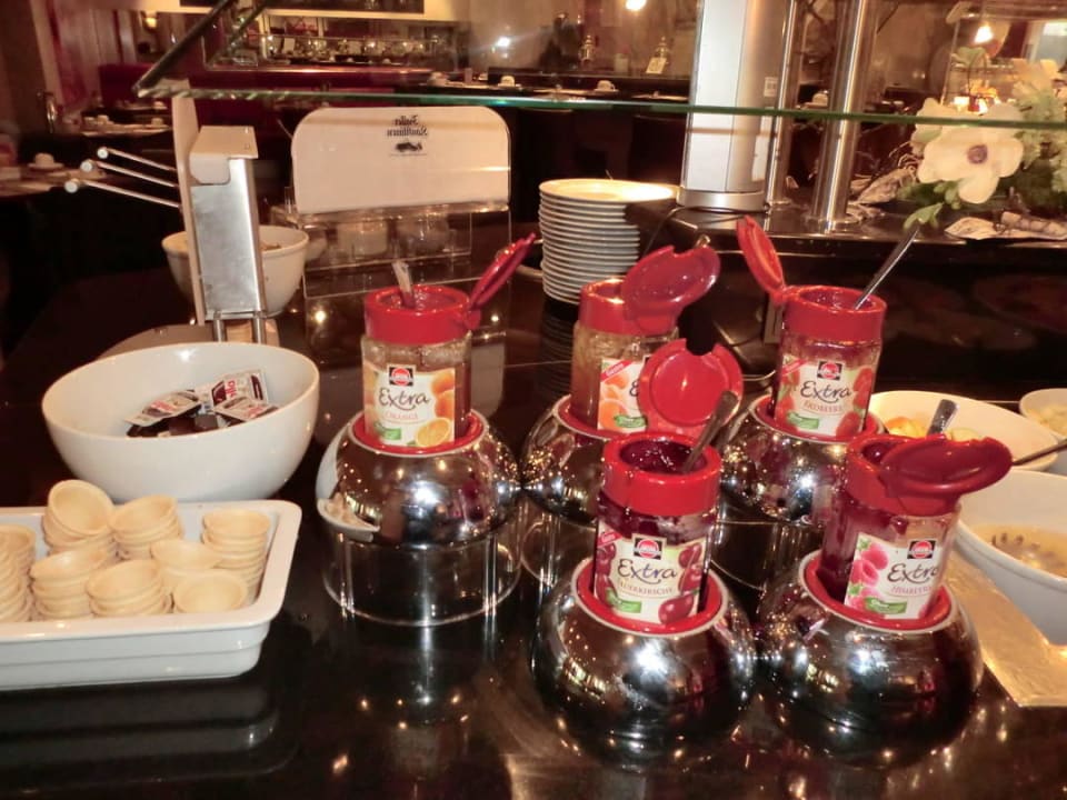 Frühstücksbuffet Leonardo Royal Hotel Düsseldorf Königsallee