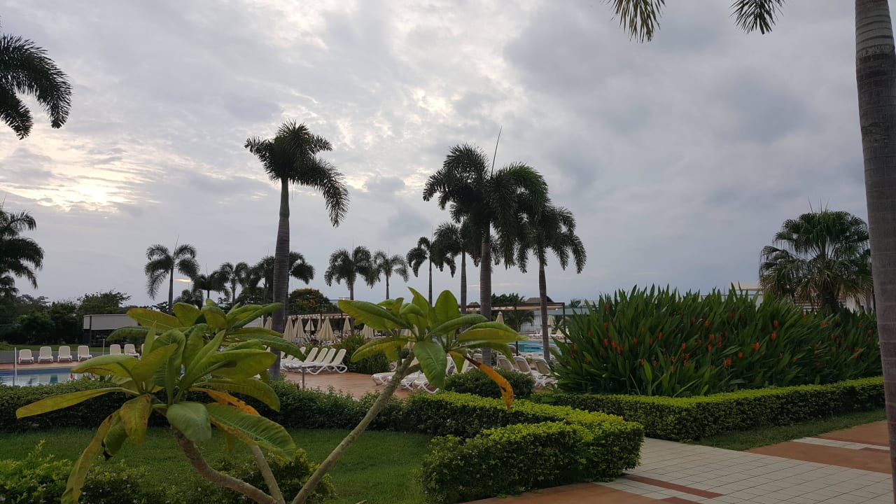 Weg zum Pool Hotel Riu Playa Blanca