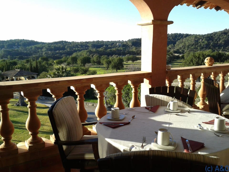 Frühstück bei Sonnenschein Finca Hotel & Spa Monnaber Nou