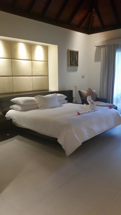 Sehr grosses Bett Hilton Seychelles Labriz Resort & Spa