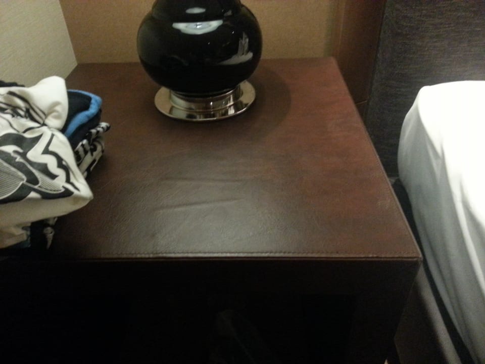 Nachtschrank mit Leder bezogen Eastin Grand Hotel Sathorn