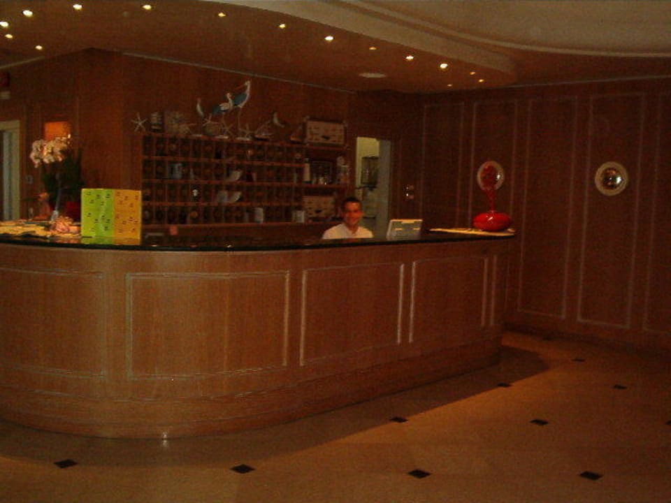 Rezeption mit dem sehr freundlichen Luca Hotel Montecarlo
