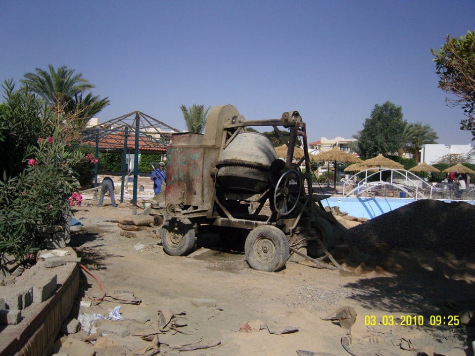 Poolbaustelle Lotus Bay Beach Resort