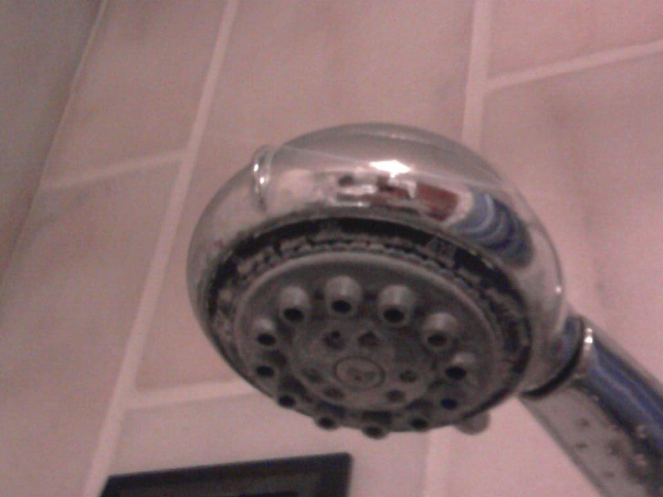 Verdreckter Duschkopf Hotel Santo
