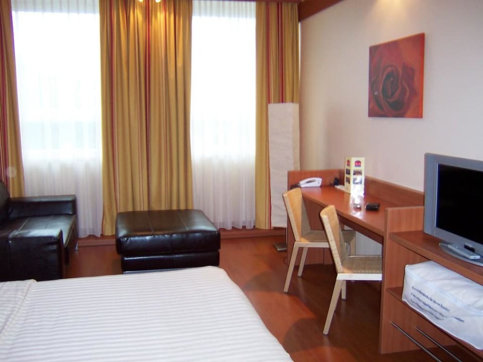 Businesszimmer mit Sofa Star G Hotel München Schwabing
