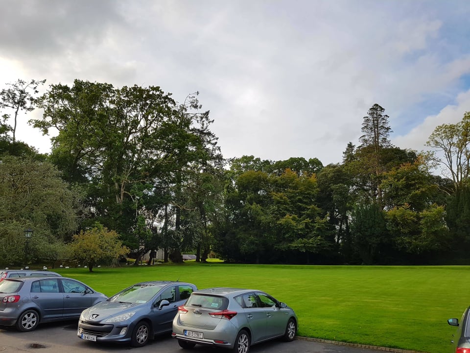 Garten vor dem Schloss Hotel Lough Rynn Castle