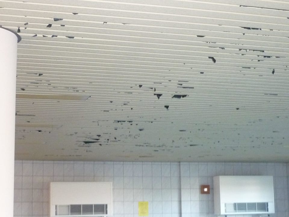 Die Decke im Hallenbad über dem Pool Landhotel Rosenberger