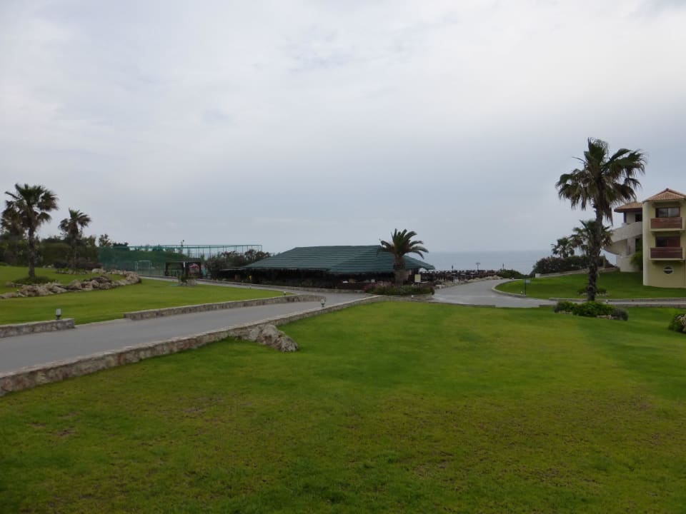 Safari-Cafe im Regen Hotel Kalithea Horizon Royal