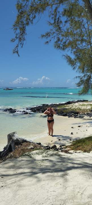 Strand Crystals Beach Resort Belle Mare, a member of Radisson Individuals