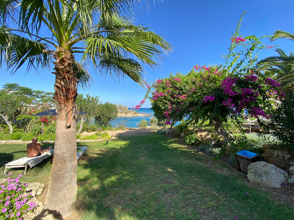 Außenansicht Crystal Springs Beach Hotel