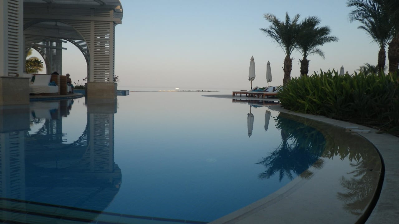 Infinity Pool mit Pool bar Baron Palace Sahl Hasheesh