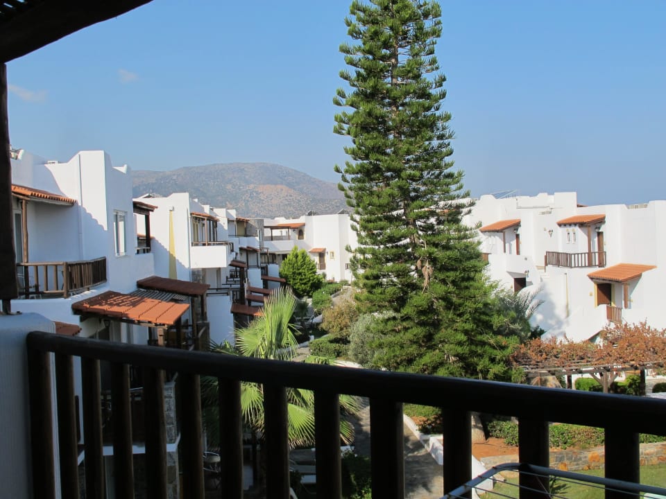 Blick von unserem Balkon Alexander Beach Hotel & Village Resort