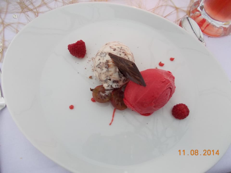 Täglicher Wechsel der Desserts der "Orangerie" Hotel Vier Jahreszeiten Kühlungsborn