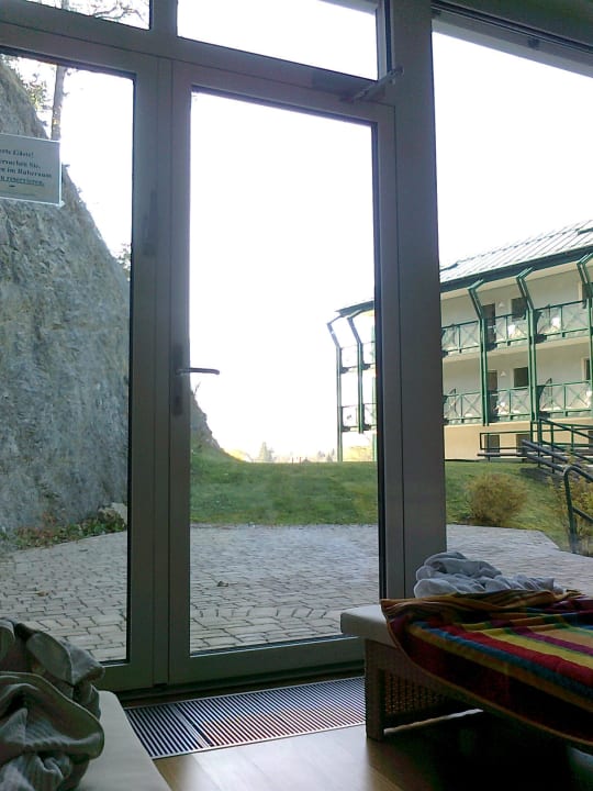 Ausblick Wellnessbereich Liegen Hotel Schneeberghof