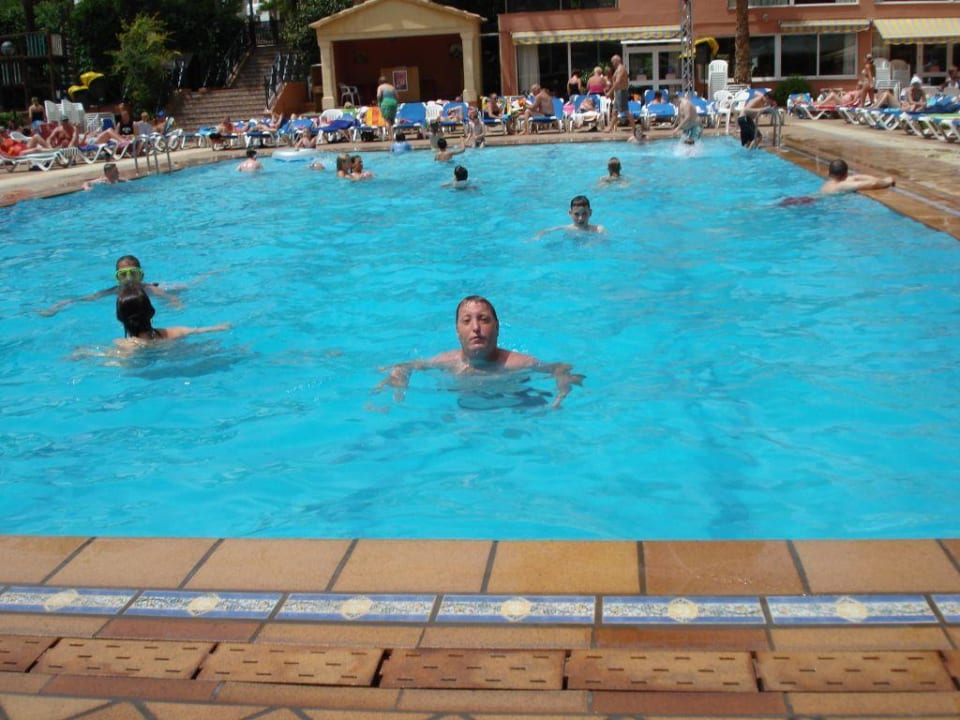 Mario à la piscine Hotel Helios