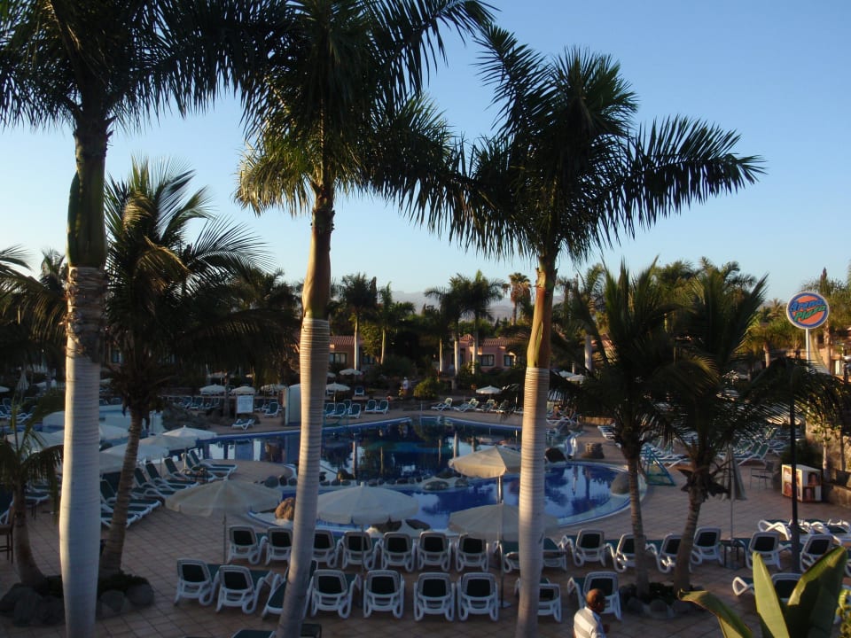 Blick zum Pool von der Rezeption aus allsun Hotel Esplendido