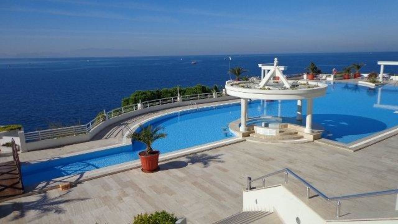 Blick auf den Pool Korumar Hotel De Luxe