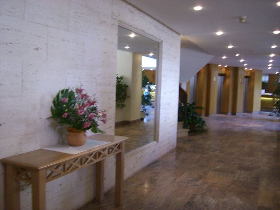 Eingangsbereich Sabina Hotel & Suites