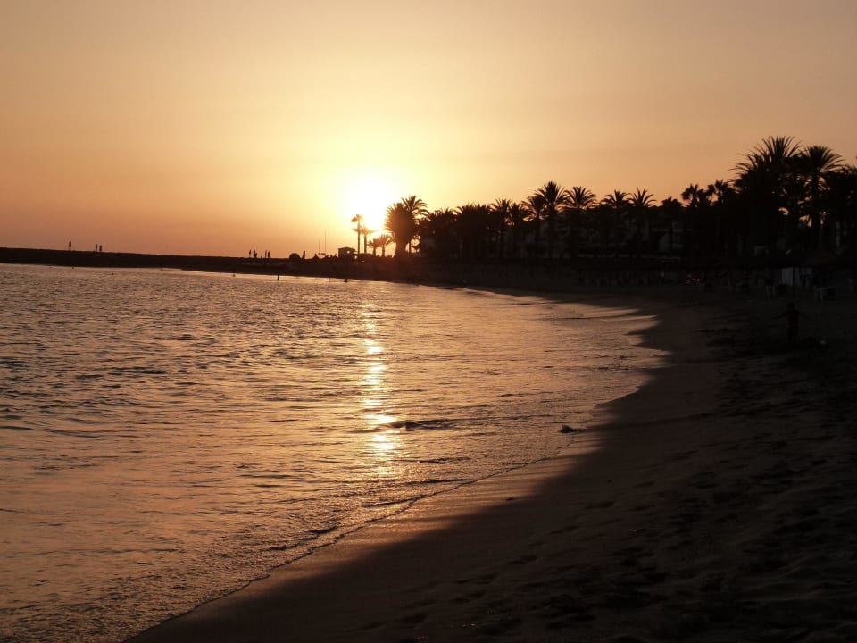 Sonnenuntergang an unserem Strand Parque Santiago III Official