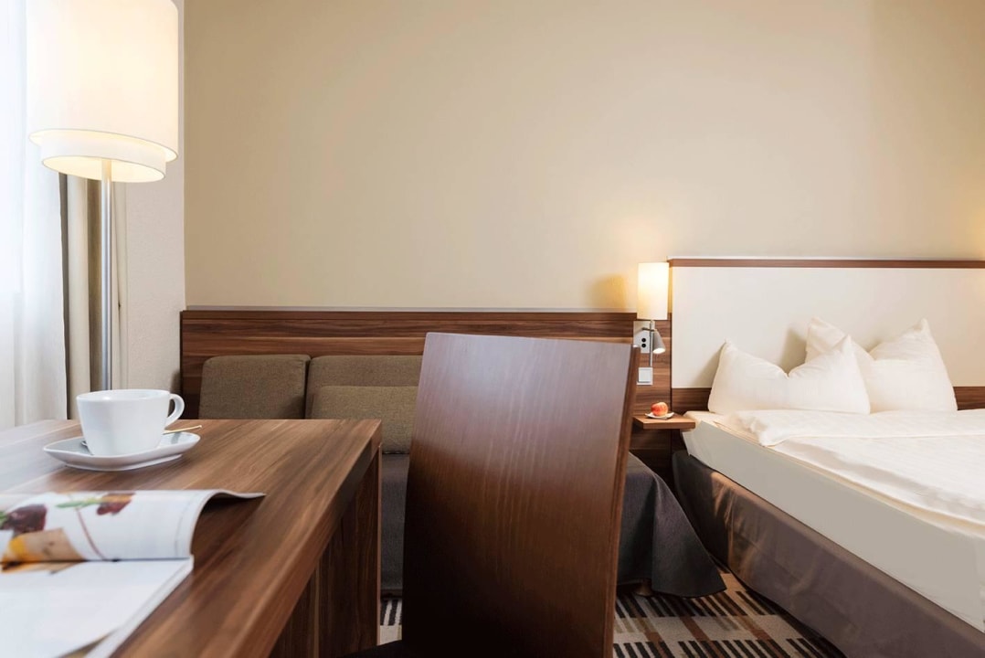 Standard Zimmer Mercure Hotel Saarbrücken Süd