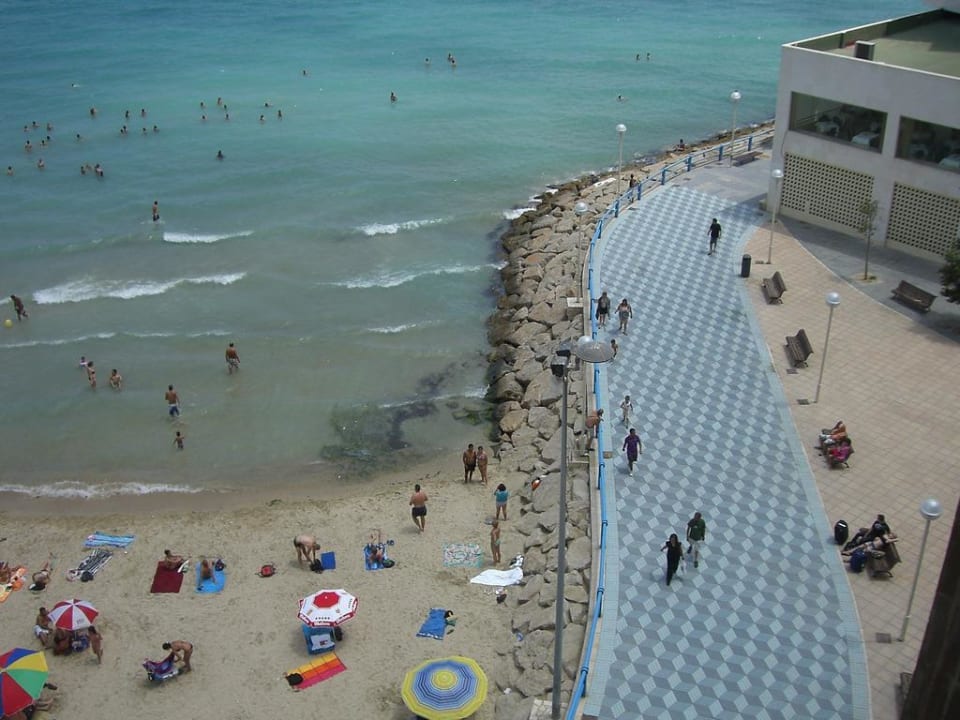 Straße zum Strand  Hotel Meliá Alicante