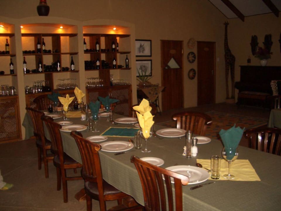 Im Haupthaus vor dem Abendessen Hotel Waterberg Guestfarm Schneider