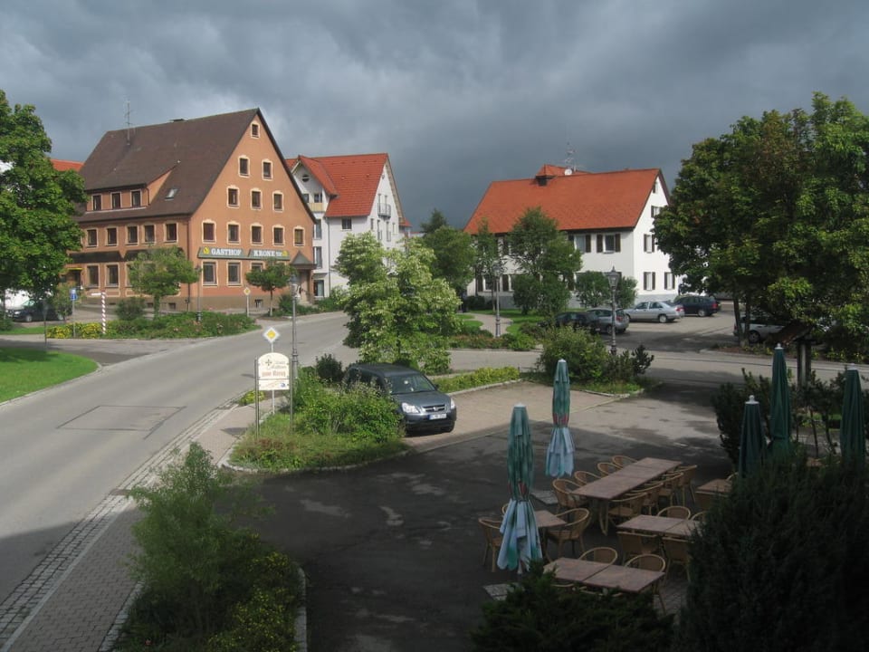 Blick vom Fenster auf die ruhige Strasse Hotel Gasthaus Zum Kreuz