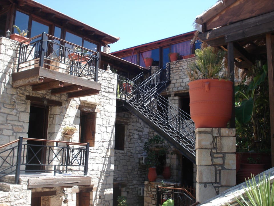 Hauptgebäude Stone Village Petrino Horio