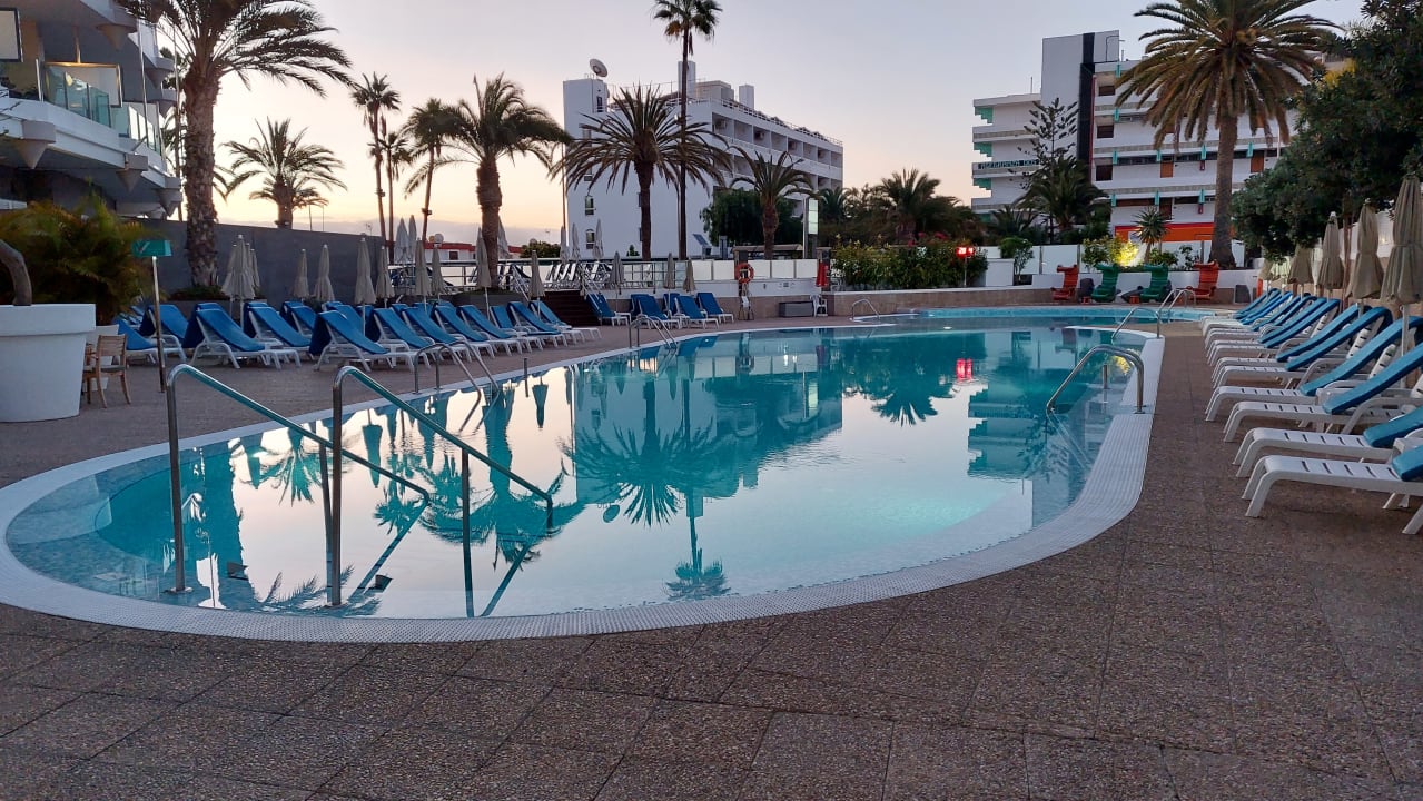 Pool Bull Escorial & Spa