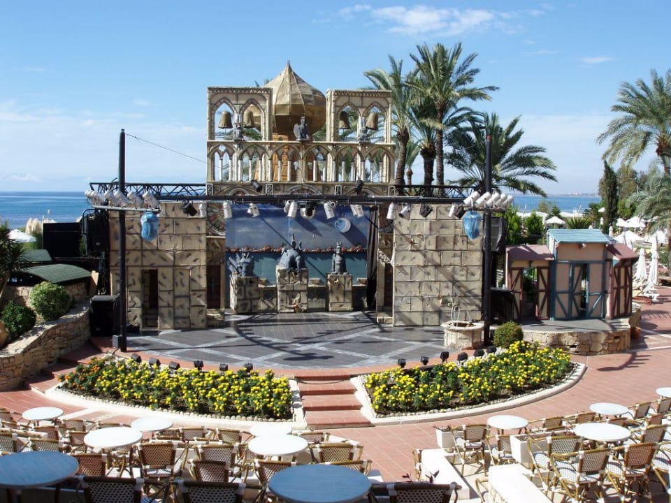 Showbühne PALOMA Perissia