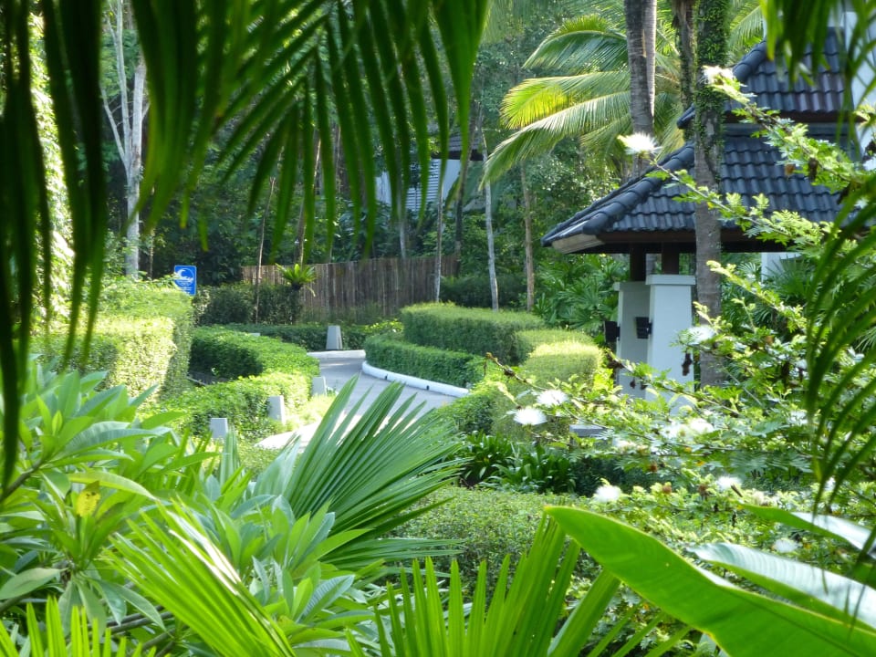 Weg zur Lobby Dusit Thani Krabi Beach Resort