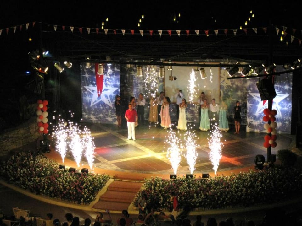 Gala Abend auf der Showbühne PALOMA Perissia