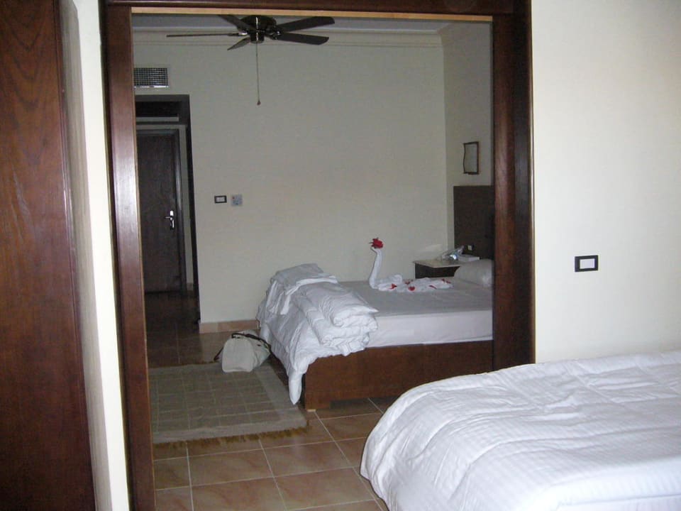 Familienzimmer - durch Schiebetür getrennt Pickalbatros Alf Leila Wa Leila Resort - Neverland Hurghada