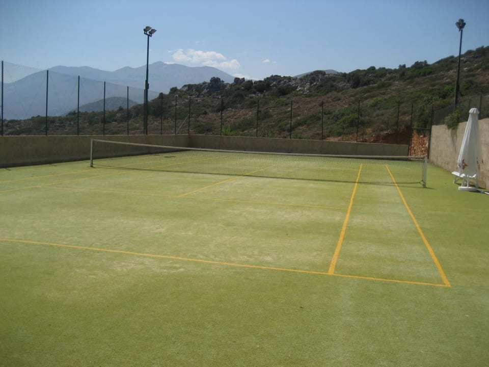 Der Tennisplatz Grand Hotel Holiday Resort