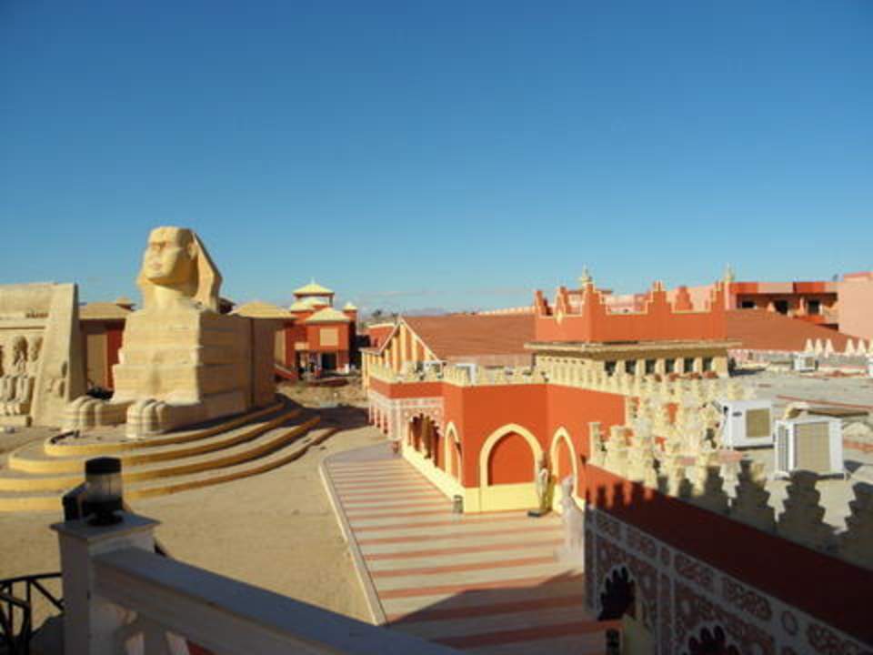 Widok z amfiteatru Pickalbatros Alf Leila Wa Leila Resort - Neverland Hurghada