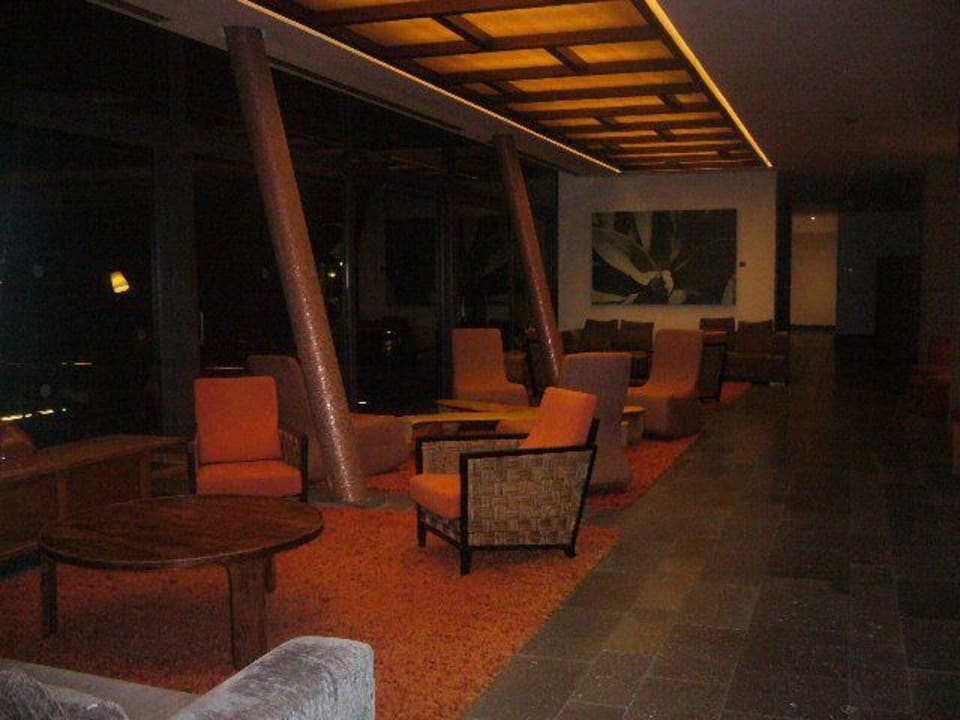 Sitzmöglichkeit am Abend Salobre Hotel Resort & Serenity