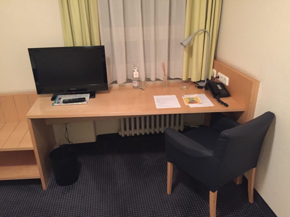 Tisch Zimmer 209 (Einzelzimmer) Hotel Medo