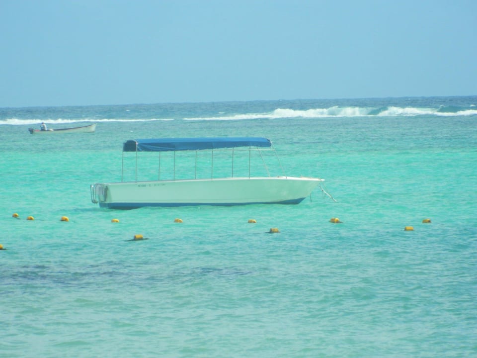 Strand vor dem Hotel Crystals Beach Resort Belle Mare, a member of Radisson Individuals