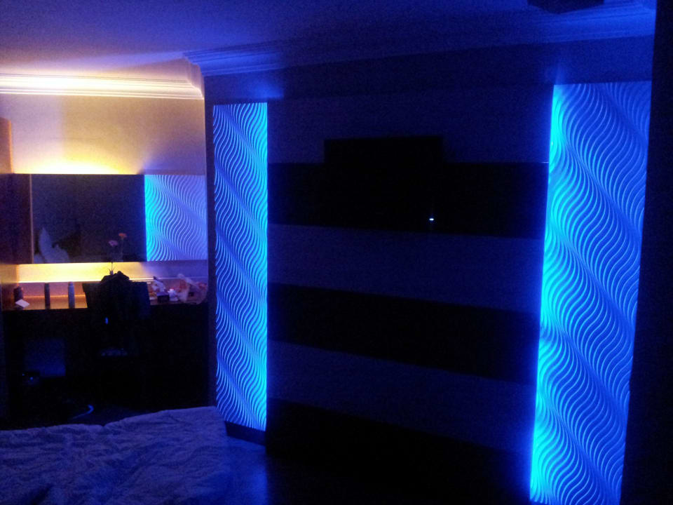 Zimmer bei Nacht Tac Premier Hotel & Spa