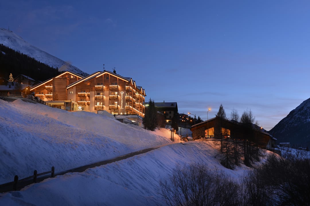 Außenansicht Hotel Bucaneve