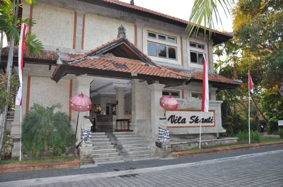 Hoteleingang Villa Shanti Beach