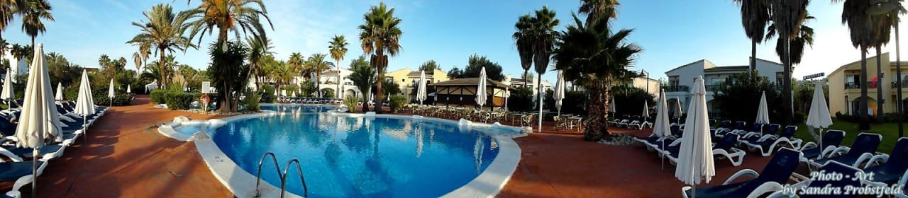 Panoramafoto von der Poolanlage Garden Saladina