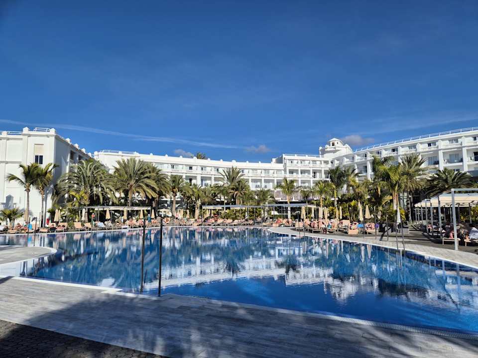 gro-er-pool-hotel-riu-palace-maspalomas-adults-only-playa-del-ingles