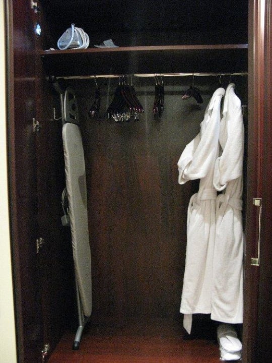 Schrank Breidenbacher Hof