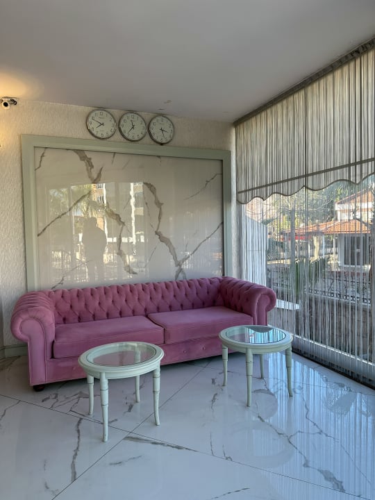 Lobby Beso Beach Hotel