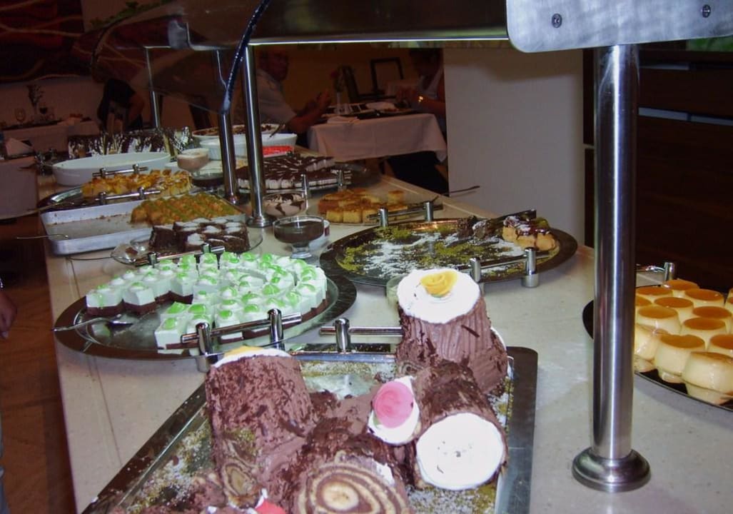 Buffet desserts Arum Barut Collection