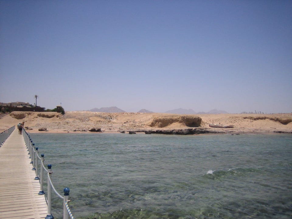 Blick ins Niemandsland Charmillion Club Resort