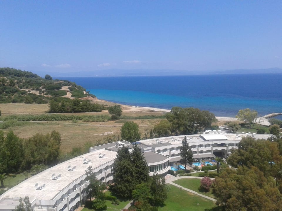 Z balkonu Hotel Athos Palace