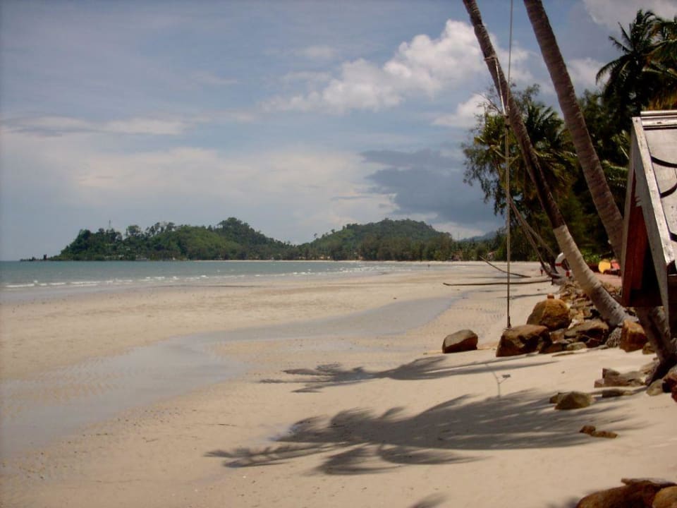 Blick auf Klong Phrao Beach/ Hotel-Strand Santhiya Tree Koh Chang Resort